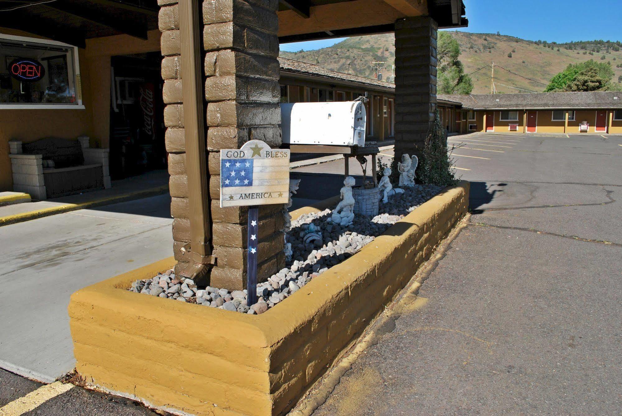 Oregon Motel 8 And Rv Parkクラマス・フォールズ エクステリア 写真