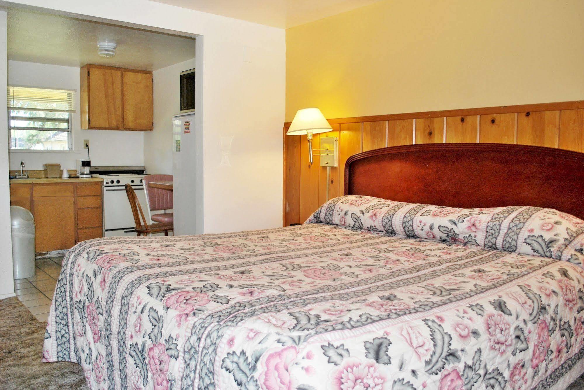 Oregon Motel 8 And Rv Parkクラマス・フォールズ エクステリア 写真
