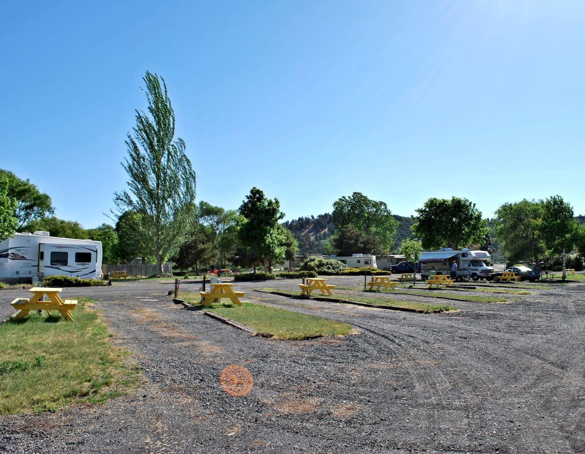 Oregon Motel 8 And Rv Parkクラマス・フォールズ エクステリア 写真