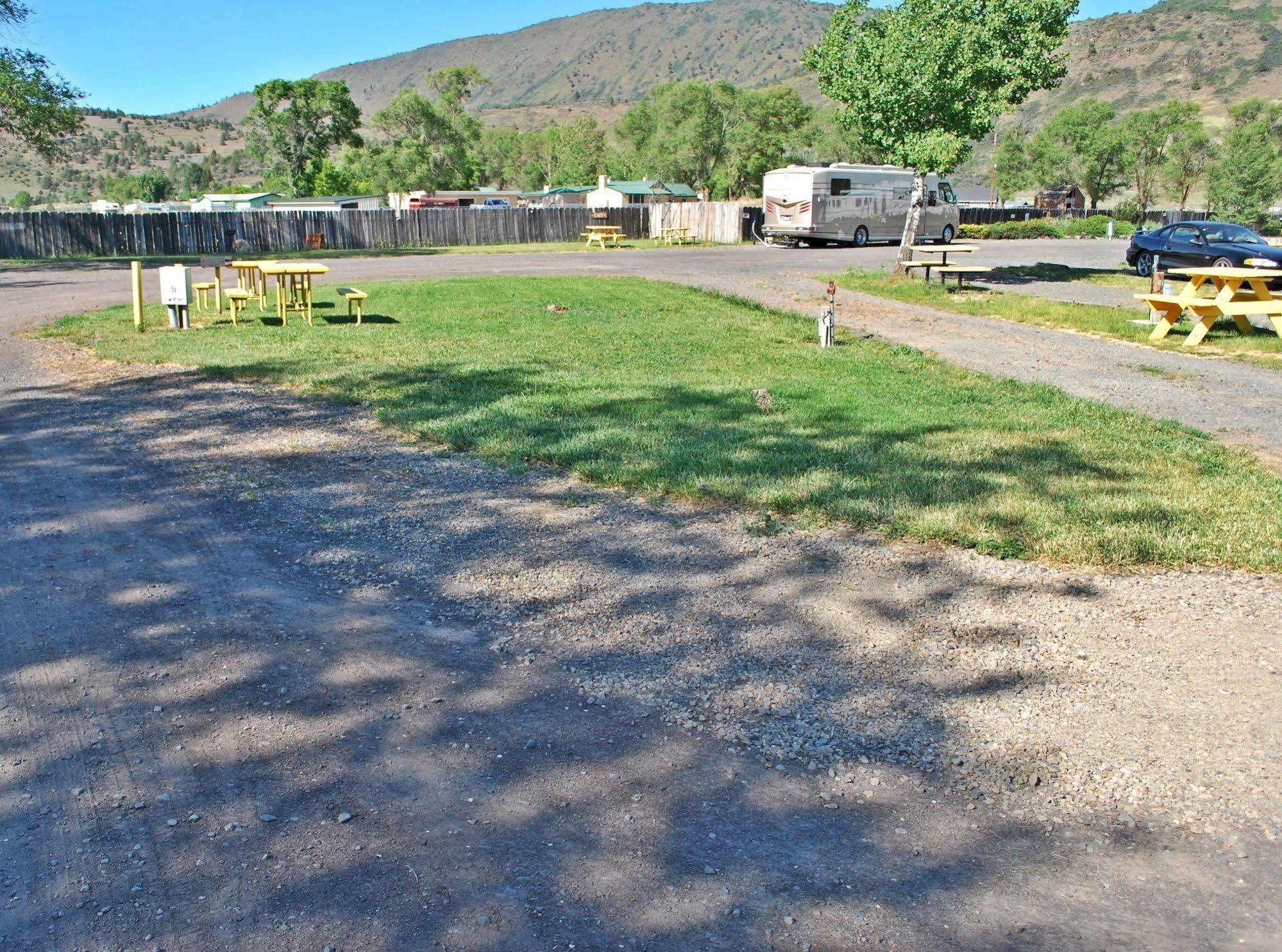 Oregon Motel 8 And Rv Parkクラマス・フォールズ エクステリア 写真