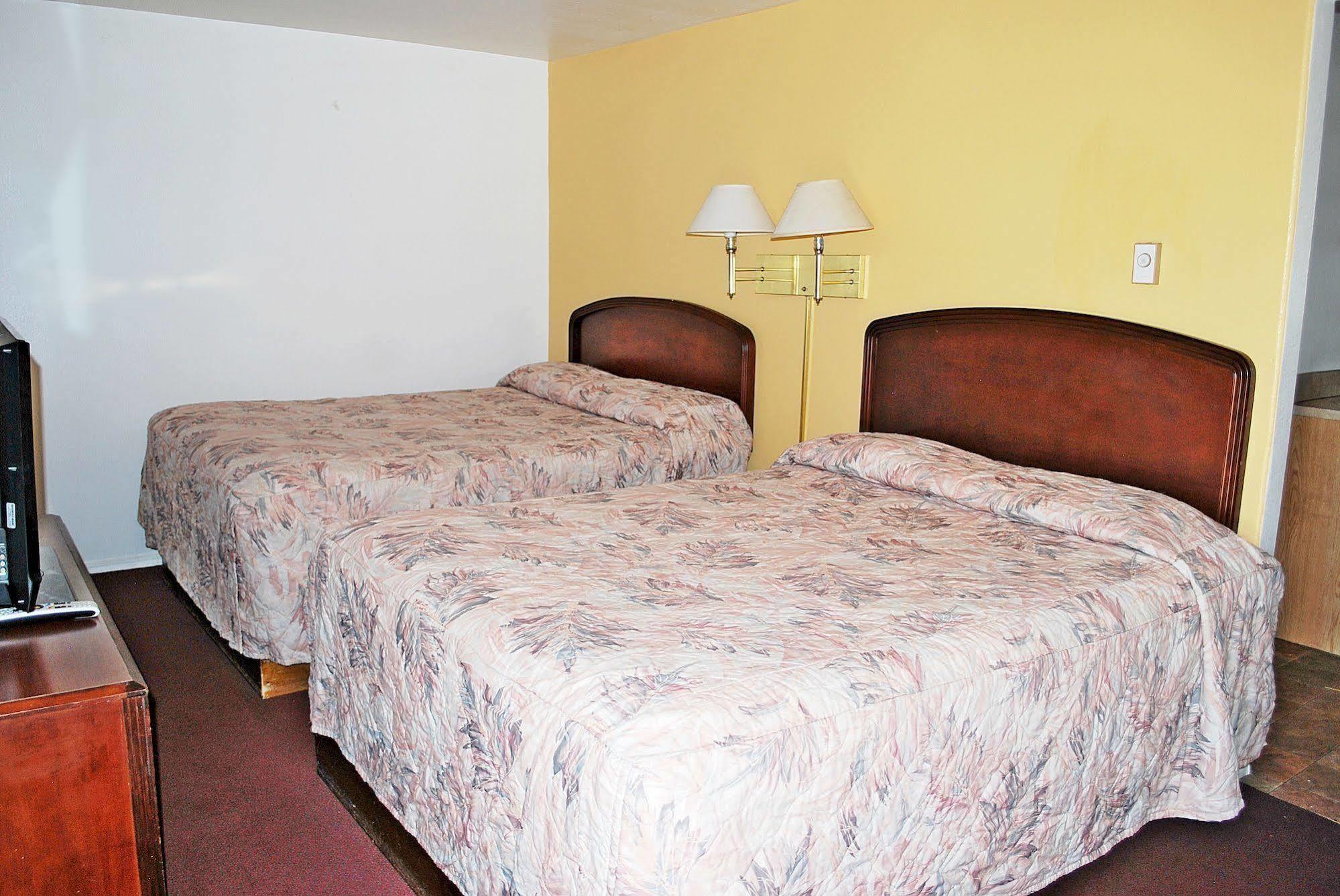 Oregon Motel 8 And Rv Parkクラマス・フォールズ エクステリア 写真