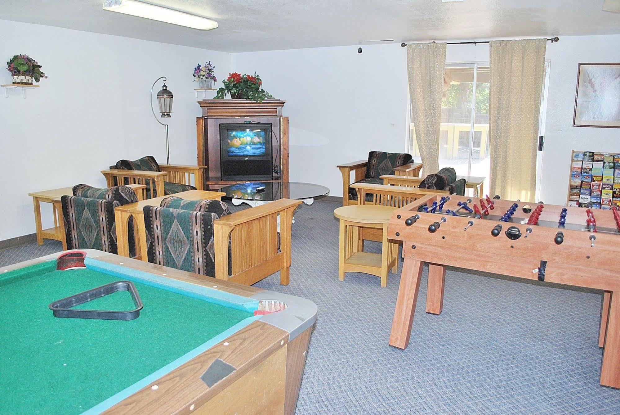 Oregon Motel 8 And Rv Parkクラマス・フォールズ エクステリア 写真