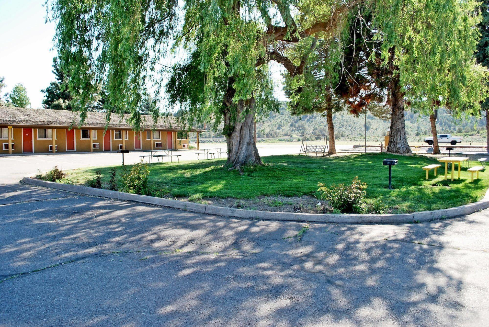 Oregon Motel 8 And Rv Parkクラマス・フォールズ エクステリア 写真