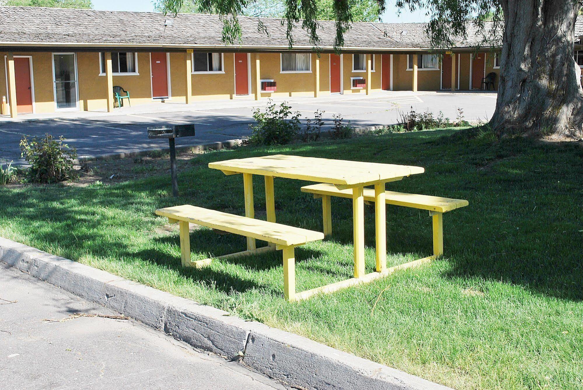 Oregon Motel 8 And Rv Parkクラマス・フォールズ エクステリア 写真
