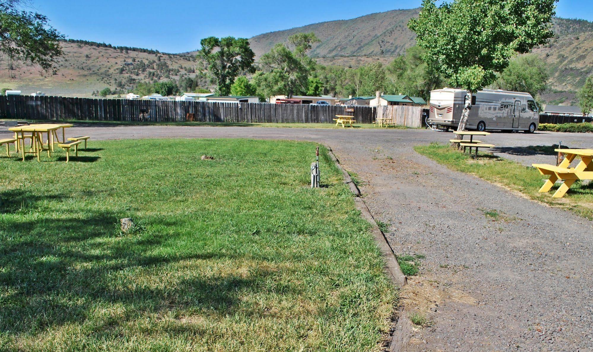 Oregon Motel 8 And Rv Parkクラマス・フォールズ エクステリア 写真