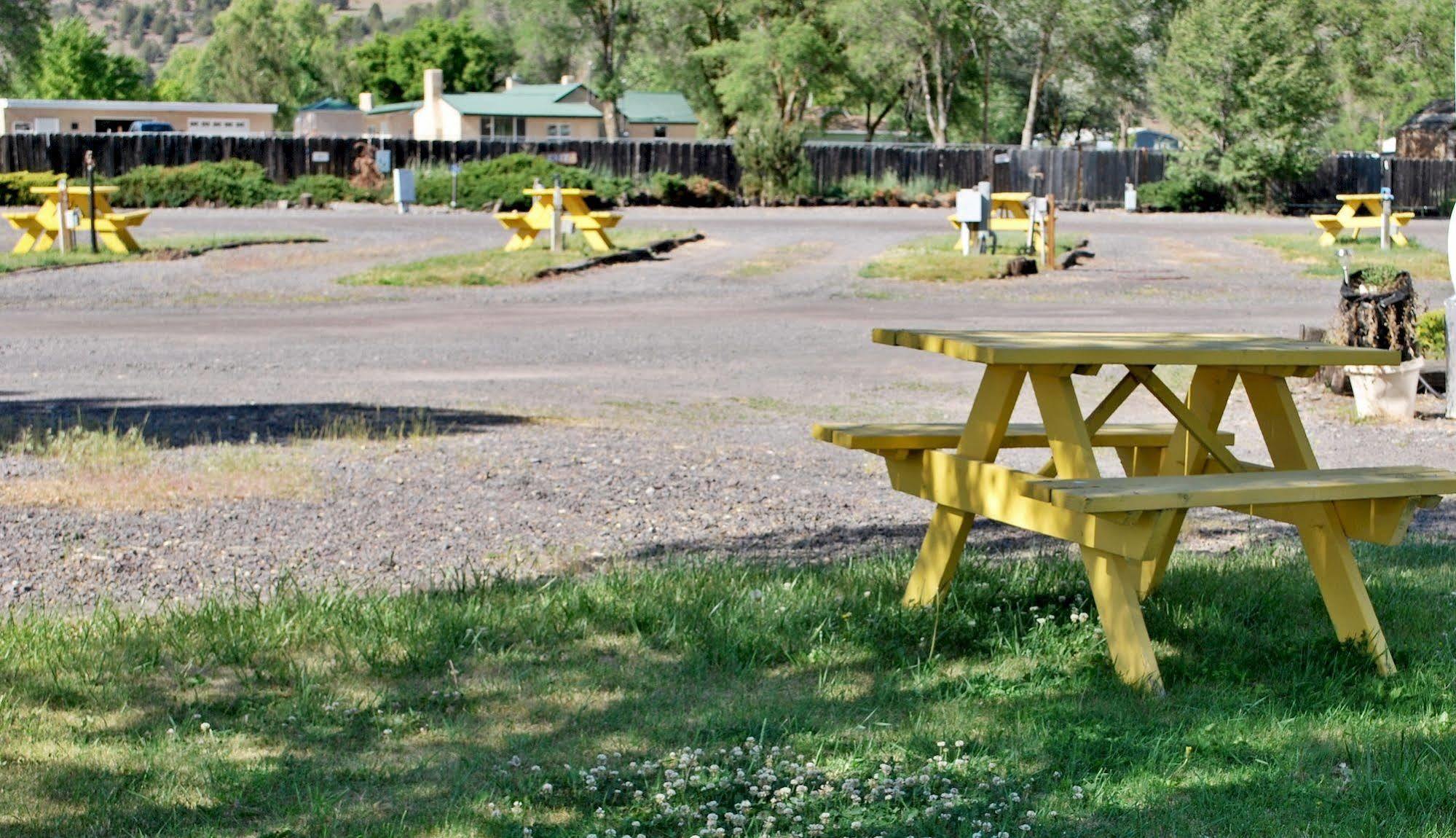 Oregon Motel 8 And Rv Parkクラマス・フォールズ エクステリア 写真