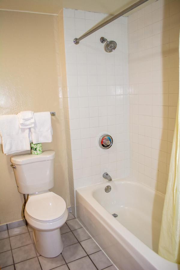 Oregon Motel 8 And Rv Parkクラマス・フォールズ エクステリア 写真