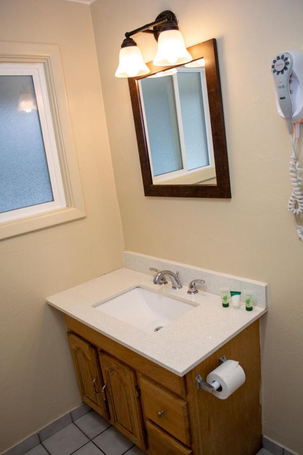 Oregon Motel 8 And Rv Parkクラマス・フォールズ エクステリア 写真